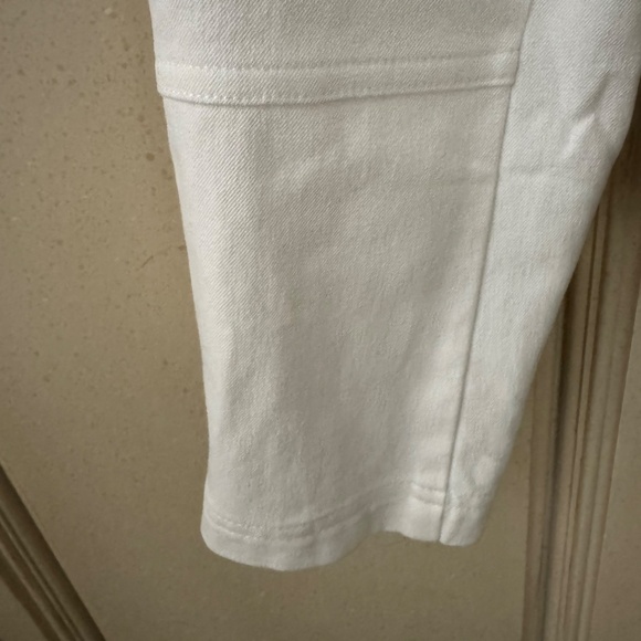 St. John white lightweight jacket, size L. - Picture 7 of 8